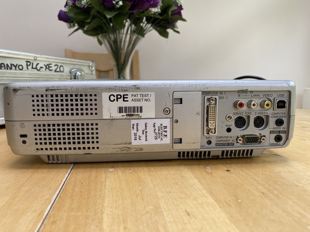 Sanyo PLC-XE20 LCD Projector With Remote