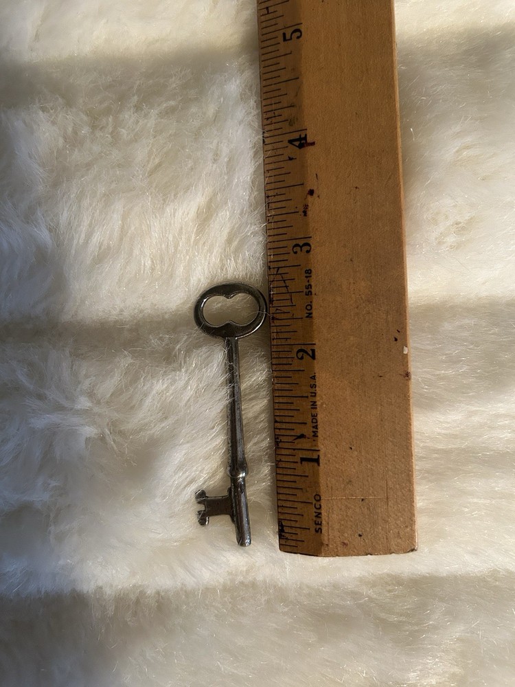 VINTAGE  Solid BARREL STEEL  SKELETON KEY Approx 3” Long