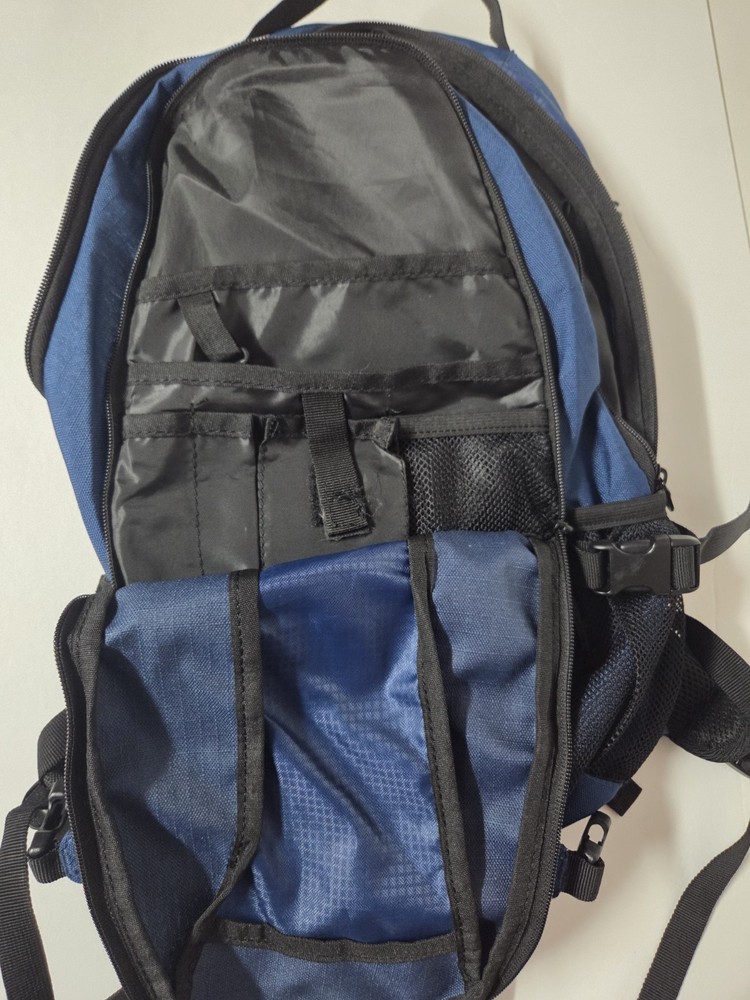 Quest Hydration Backpack, 2 Liter Water Capacity Blue