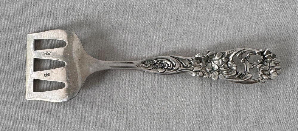 Small 800 Silver Sardine Server;Y386