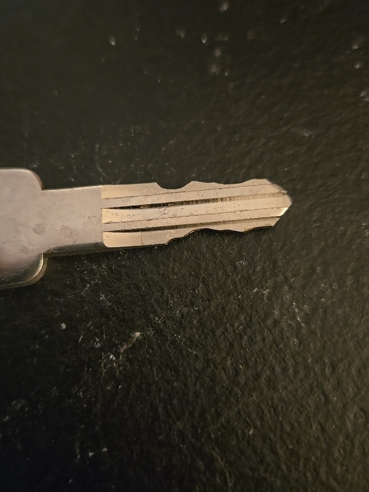 GREENWALD SENTINEL KEY CODED G3088 (3D5)