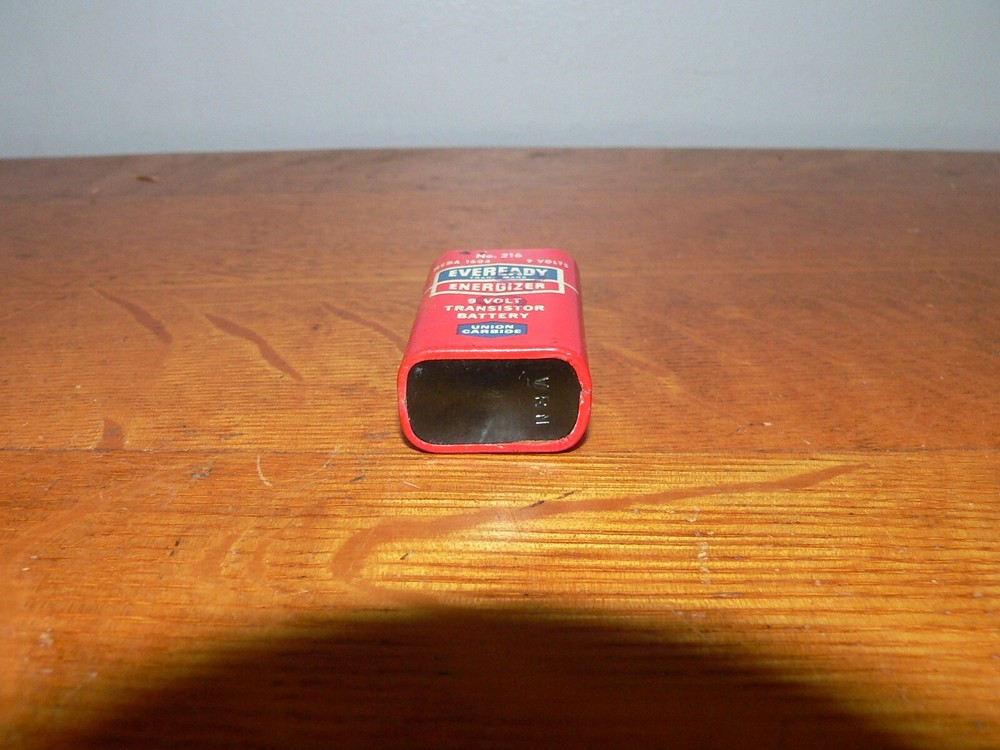 Vintage Eveready Energizer 9 Volt Transistor Battery, Display Only (Non-Working)
