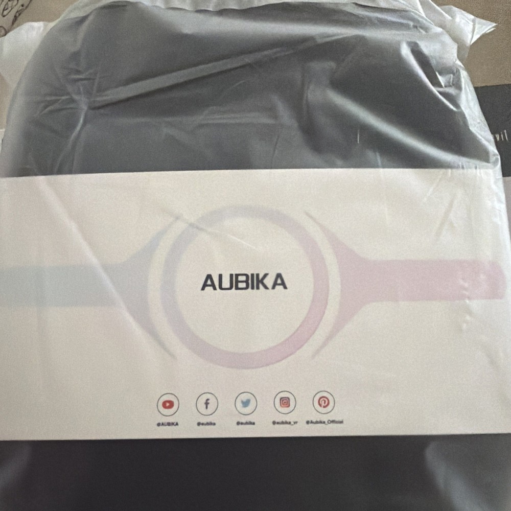 BNIB Meta Quest 2 Virtual Reality Headset BUNDLE + Aubika case + controller grip