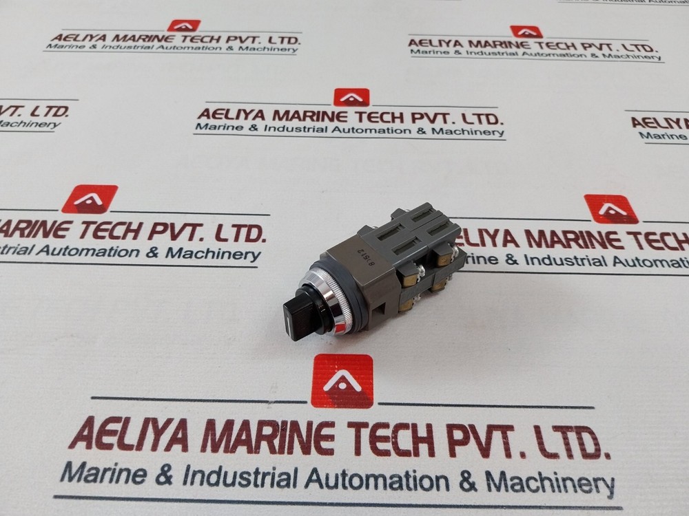 Idec ASN205S Selector Switch 600V 10A