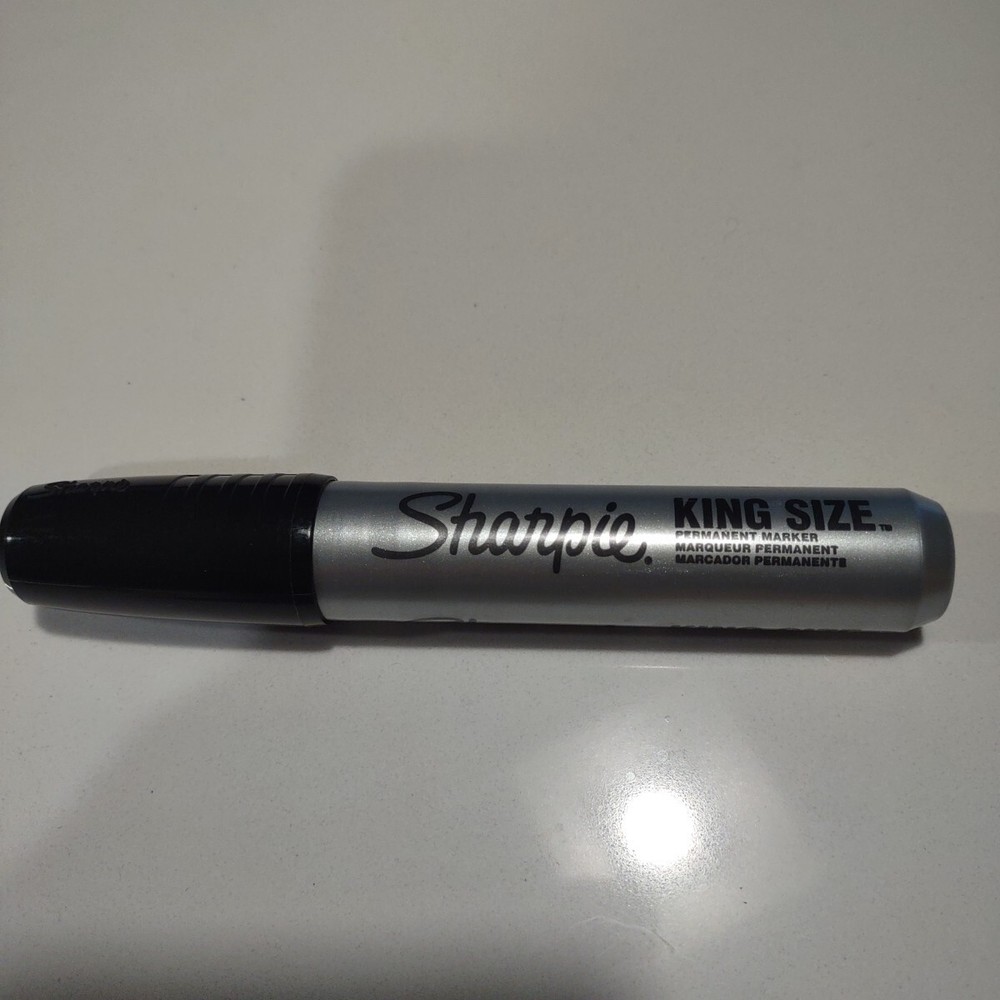 Sharpie 15001 King Size Water-Resistant Chisel-Tip Permanent Marker, Black