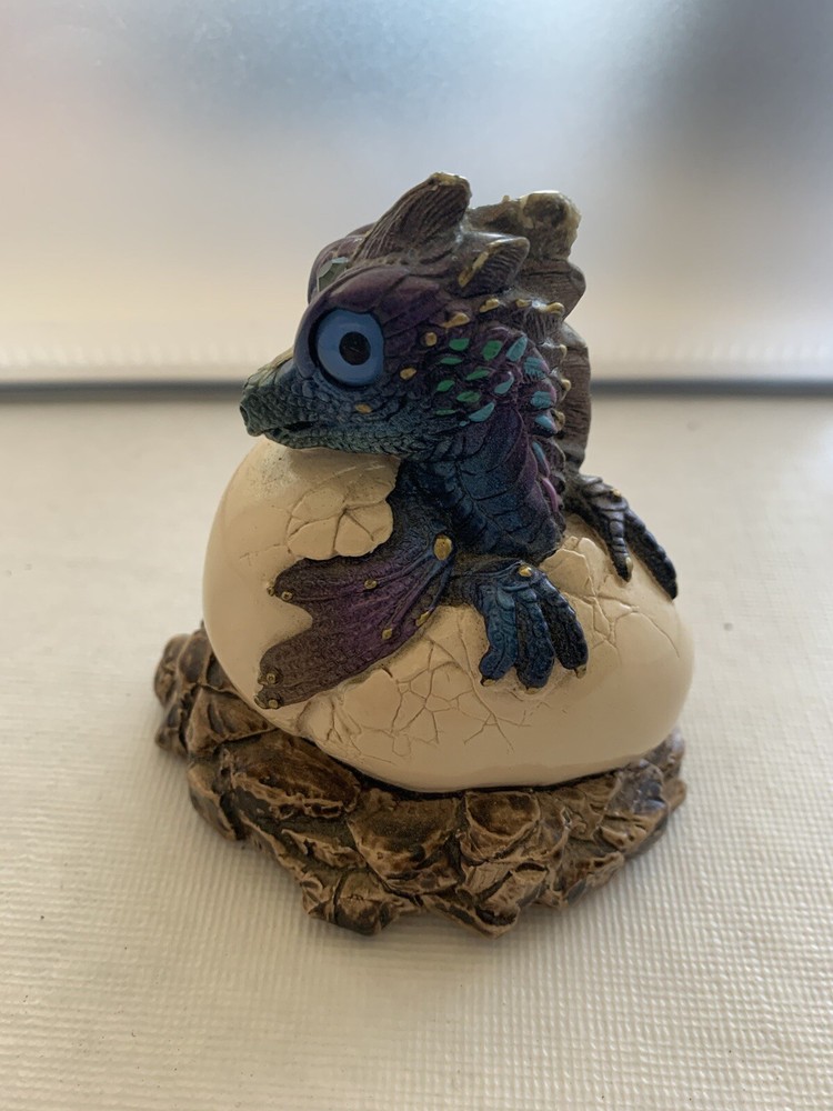 Windstone Editions - Baby Dragon Egg Hatchling - Pena 84
