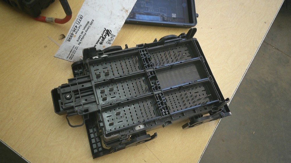2014 SIERRA DENALI 1500 ENGINE FUSE BOX 23143471