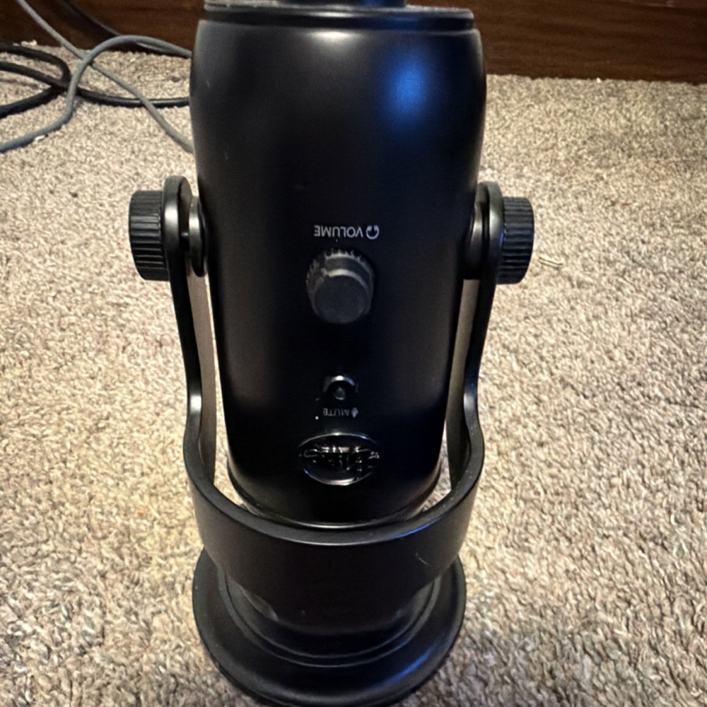 Blue Yeti USB Microphone Black with Mute Switch & Volume Control