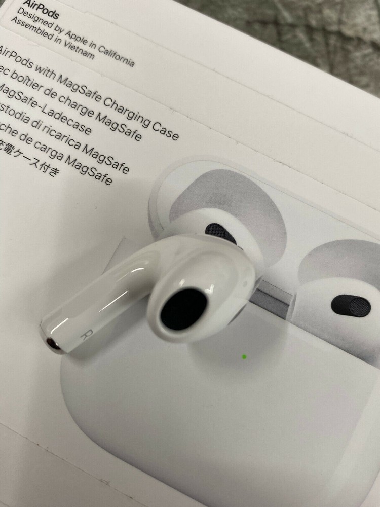 New Apple Airpods 3rd Generation Replacement: RIGHT SIDE ONLY (A2565)