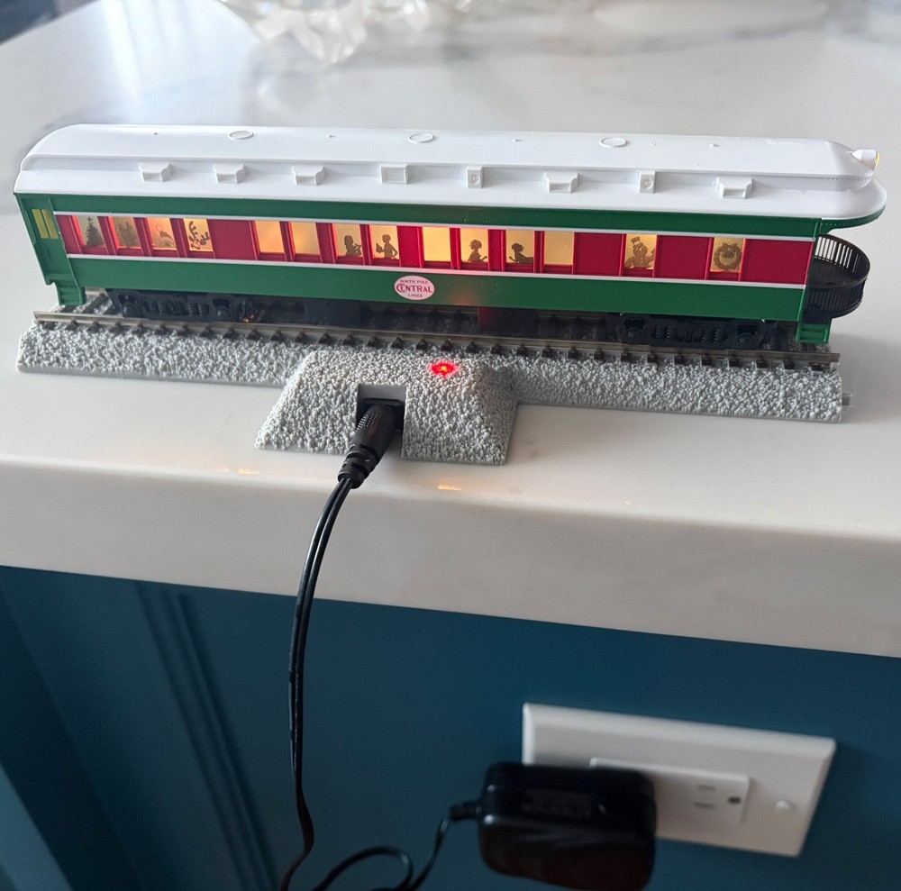 LIONEL HO SCALE CHRISTMAS EXPRESS TRAIN SET BLUETOOTH 87181120