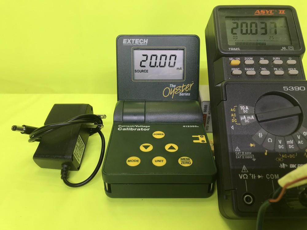EXTECH 412355A Current And Voltage Calibrator