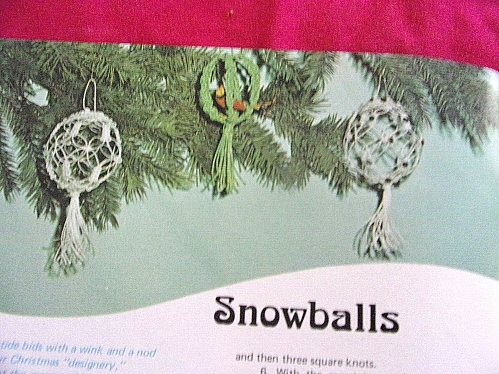 VINTAGE 1978 "MACRAME WITH SMALL CORDS" MACRAME PATTERN BOOK 15 PGS ORNAMENTS