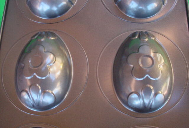 WILTON EASTER BUNNY Rabbit EGG Cake Pan Mold