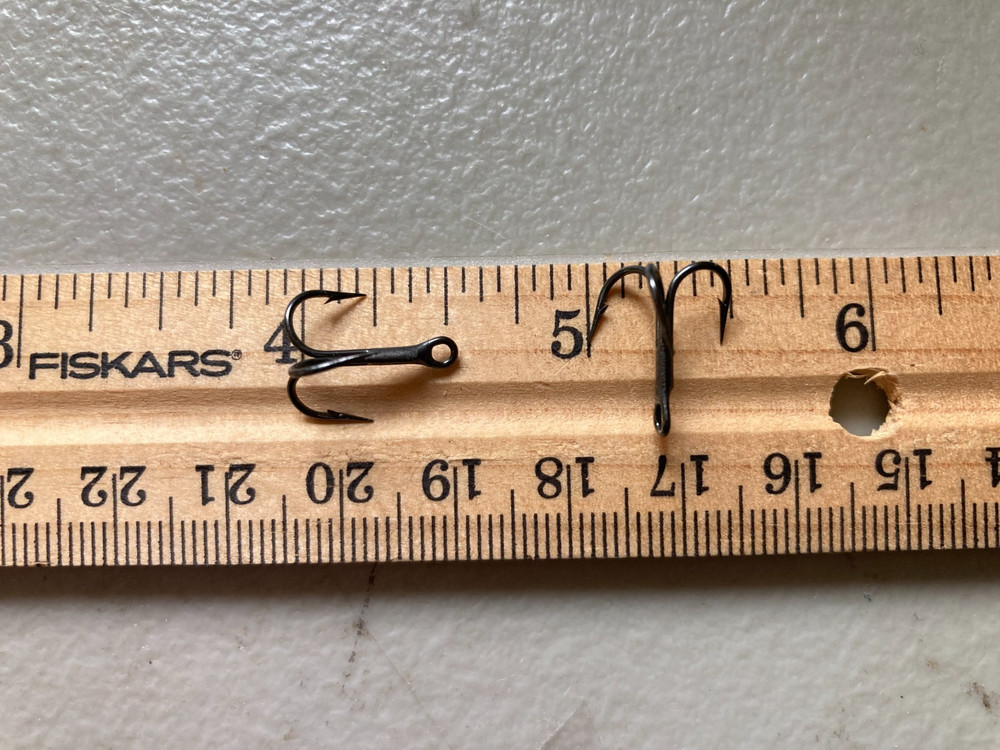 50 EAGLE CLAW  ROTATING SIZE 10   BLACK CHROME  TREBLE HOOKS