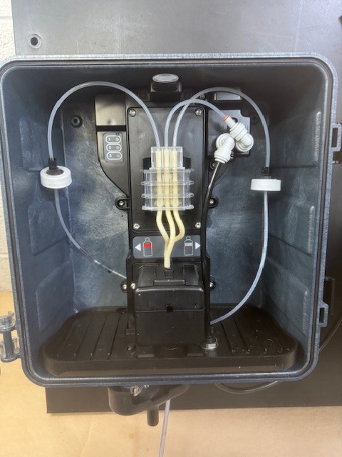 Hach CL17SC Colorimetric Chlorine Analyzer, SC200 Universal Controller