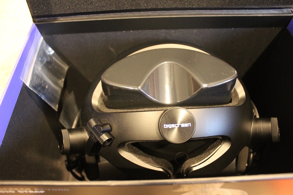 Big Screen Beyond 1 Bundle - 64mmIPD - VR Headset w/Accessories READ DESCRIPTION