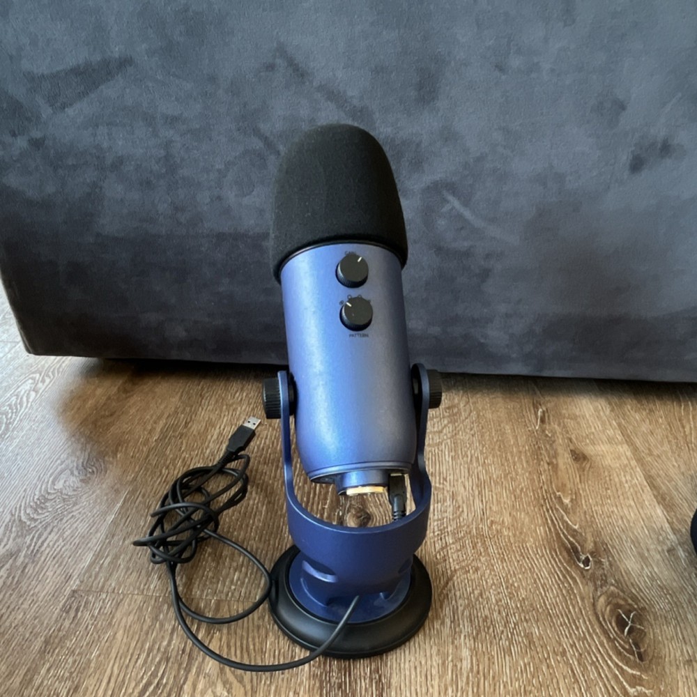 Blue Yeti USB Desktop Microphone with Gain Control, Mute Button, Blue