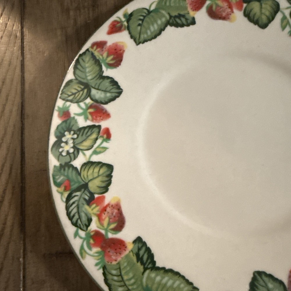 1 Very Strawberry Bread Plate Tabletops Unlimited 6"