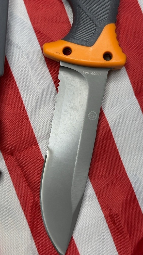 Gerber Bear Grylls Ultimate Survival Knife Fixed Blade, Fire Starter, Sharpener