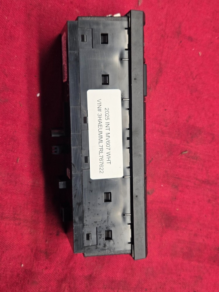 International 2 SWITCH PANEL Dash Panel - 4057689C4, 1004280 MUX