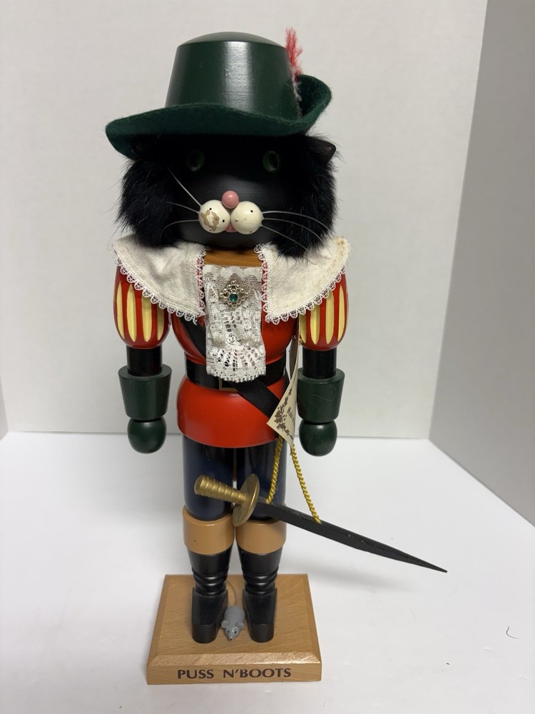 Seiffener Germany Puss n Botts Nutcracker, S1