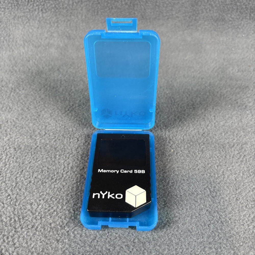 Nintendo GameCube Nyko 59B Black Memory Card w/ Blue Case