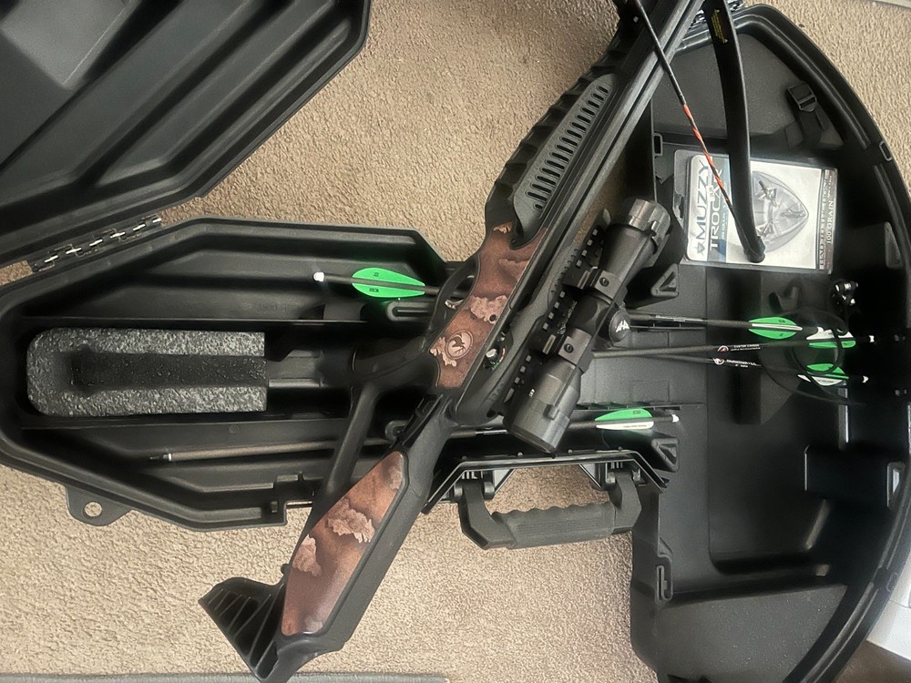 BARNETT CROSSBOW WITH EXTRAS