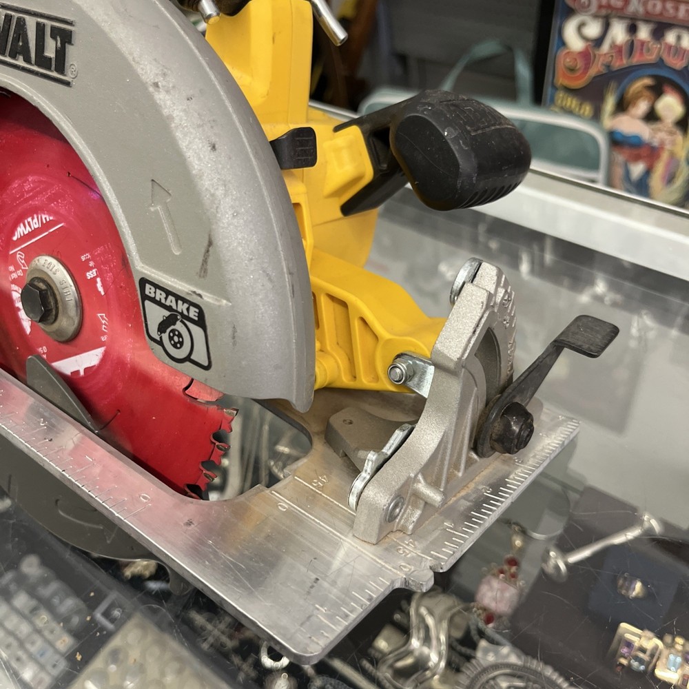 DeWalt Flexvolt Advantage 7 1/4" Circular Saw - DCS573 TOOL ONLY