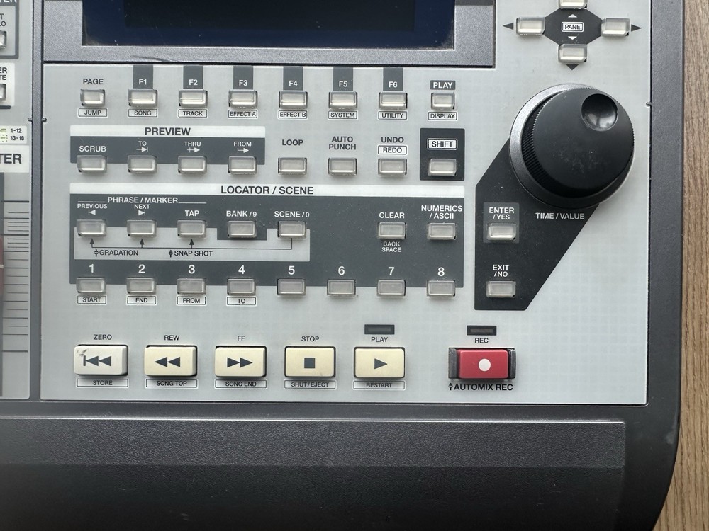 Roland VS-1824CD Digital Studio Workstation 24-Bit Multitrack Recorder