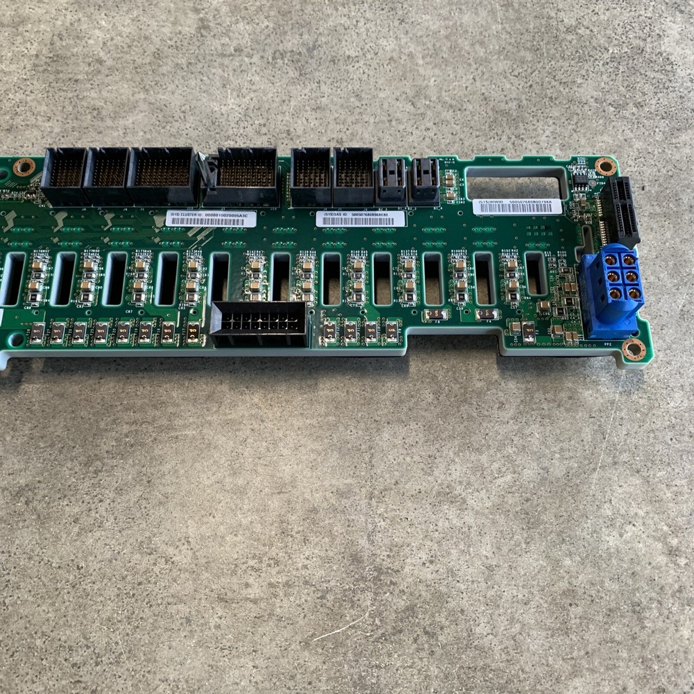 IBM 2076-524 Storwize V7000 Gen 2 Machine Dual Controller AHB2 Back Plane