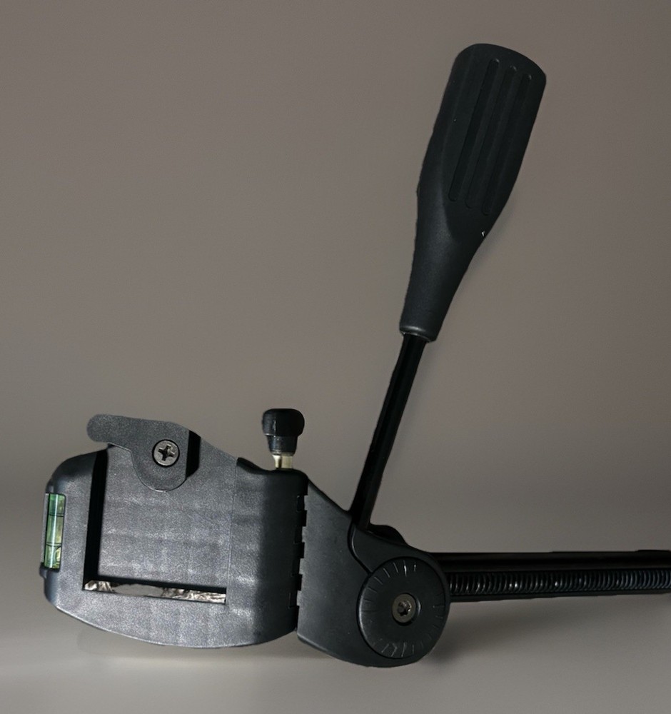 Bosch Tripod Black with Handle and Level Bubble