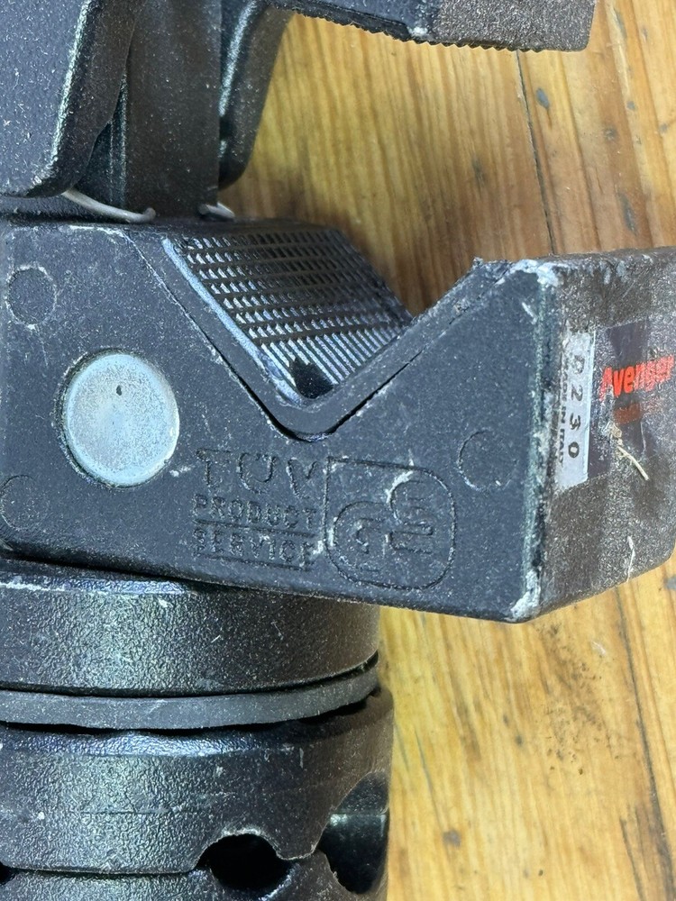 Avenger Super Clamp Grip Head, Black #D230 Great Shape