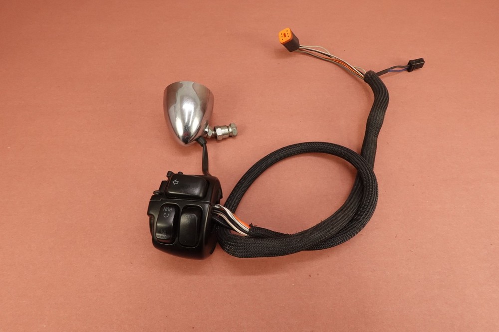 2005-2006 Harley Davidson FXDWGI Dyna Wide Glide Right Control Switch & Blinker