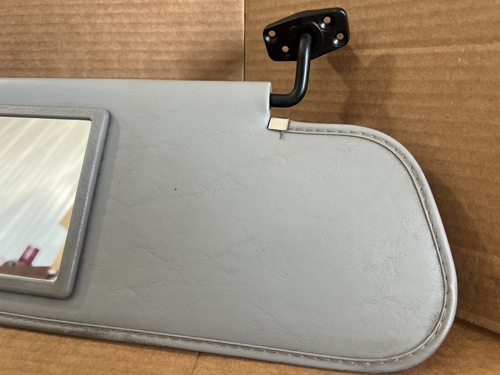 1996 - 2007 FREIGHTLINER CENTURY FRONT RIGHT PASSENGER SUN VISOR W/ MIRROR OEM