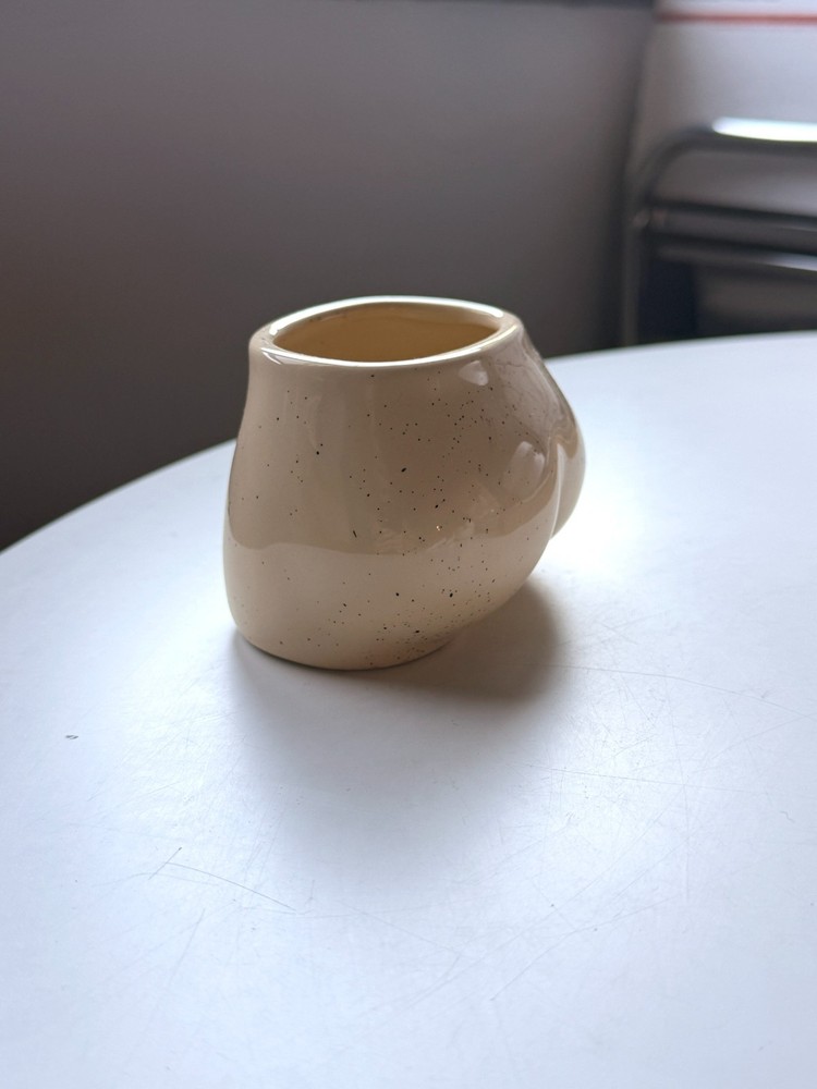 Urban Outfitters - Mini Lady Butt Decorative Planter