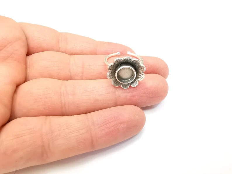 Flower Ring Blank Setting, Wire Brass Ring Bezel, Cabochon Mounting (8mm) G33583