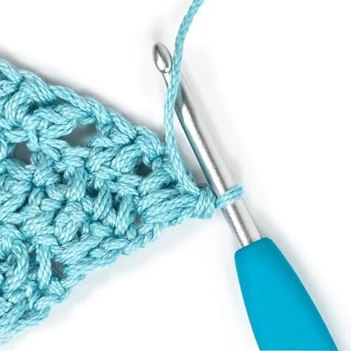 Clover Amour 4.5Mm Size 7 Blue Crochet Hook With Easy Grip Handle