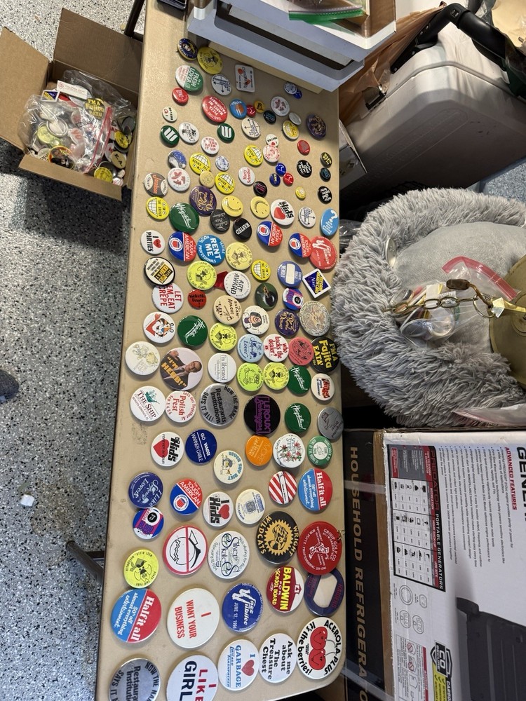 300 VINTAGE BUTTONS TEAMSTERS PLUS MORE