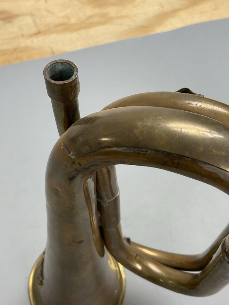 WW2 BRITISH BUGLE- Reproduction- y444