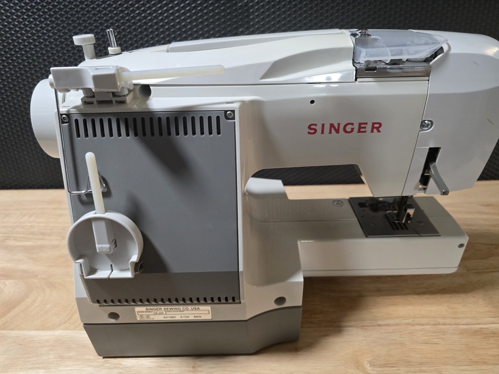 GC Singer Quantum Futura CE-200 Computerized Sewing Embroidery Machine