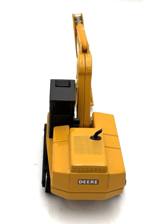 ERTL Construction Vehicle John Deere Excavator about 2"