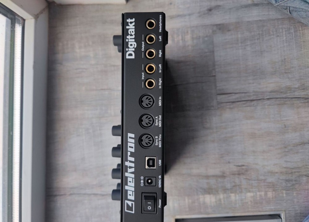 Elektron Digitakt 8-Voice Digital Drum Computer and Sampler Mint condition