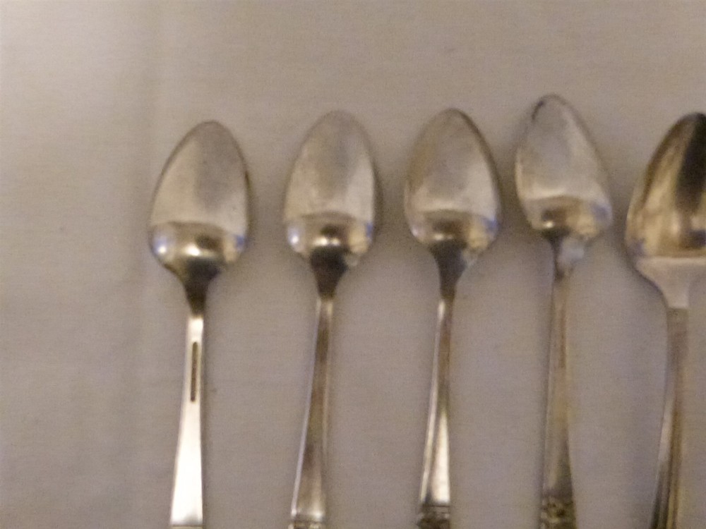 8 GORGEOUS Community Plate CORONATION Flatware TEASPOONS 6.12"