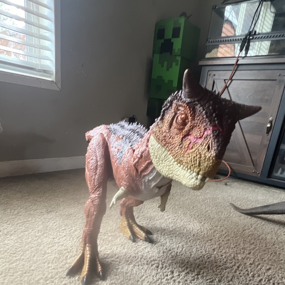 Mattel jurassic world colossal carnotaurus 3ft jumbo