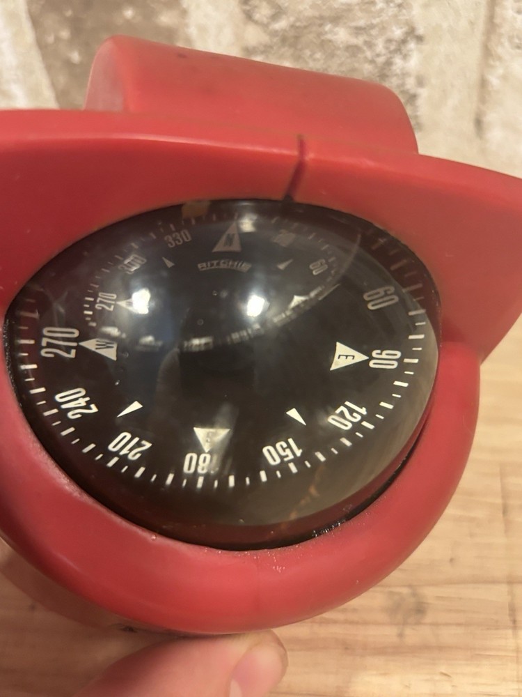 ⭐️E.S. Ritchie & Sons, Inc. Red Explorer Compass Red⭐️Plastic Cracked Read⭐️