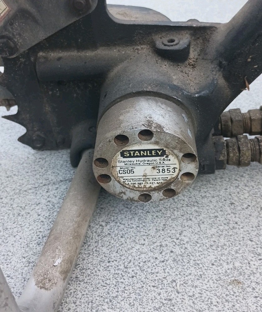 STANLEY Hydraulic Chainsaw 16" Model CS05