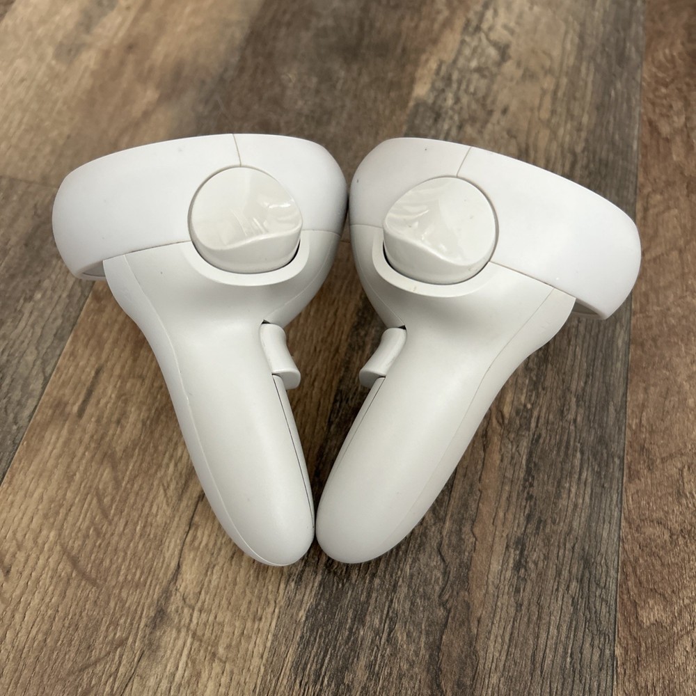Meta Oculus Quest 2 Controllers Pair - Good Condition -