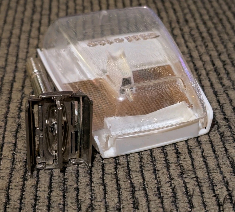 Gillette SLIM Handle Adjustable Razor - TTO - L-2 - 1966 Model - With Case