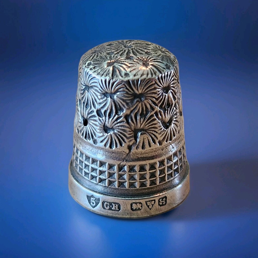 Charles Horner 1923 Chester Solid Sterling Silver Thimble Antique Daisy Diamond