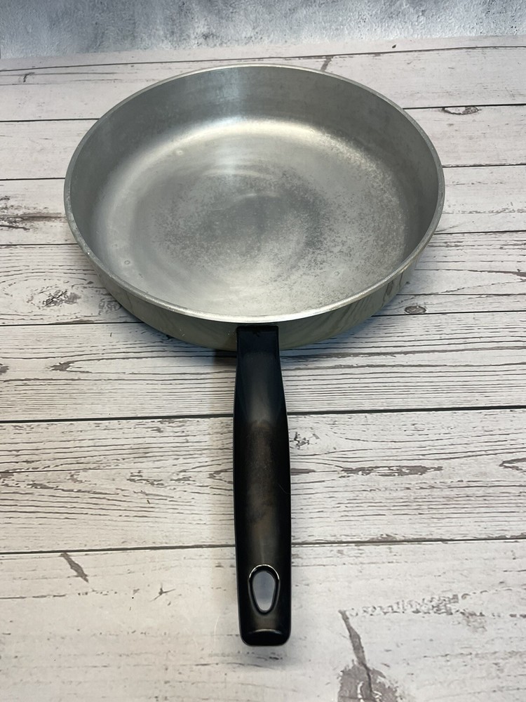Vintage Kitchen Delight 10” Frying Pan